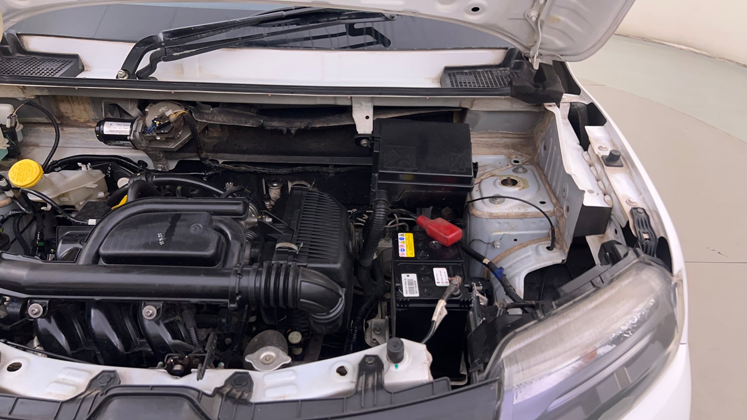 Used 2022 Renault Kwid RXL (O) 0.8 Petrol Manual engine ENGINE LEFT SIDE HINGE & APRON VIEW