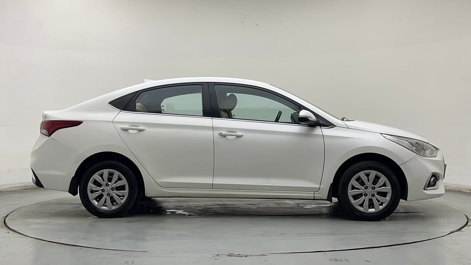 Used 2019 Hyundai Verna EX 1.4 VTVT Petrol Manual exterior RIGHT SIDE VIEW