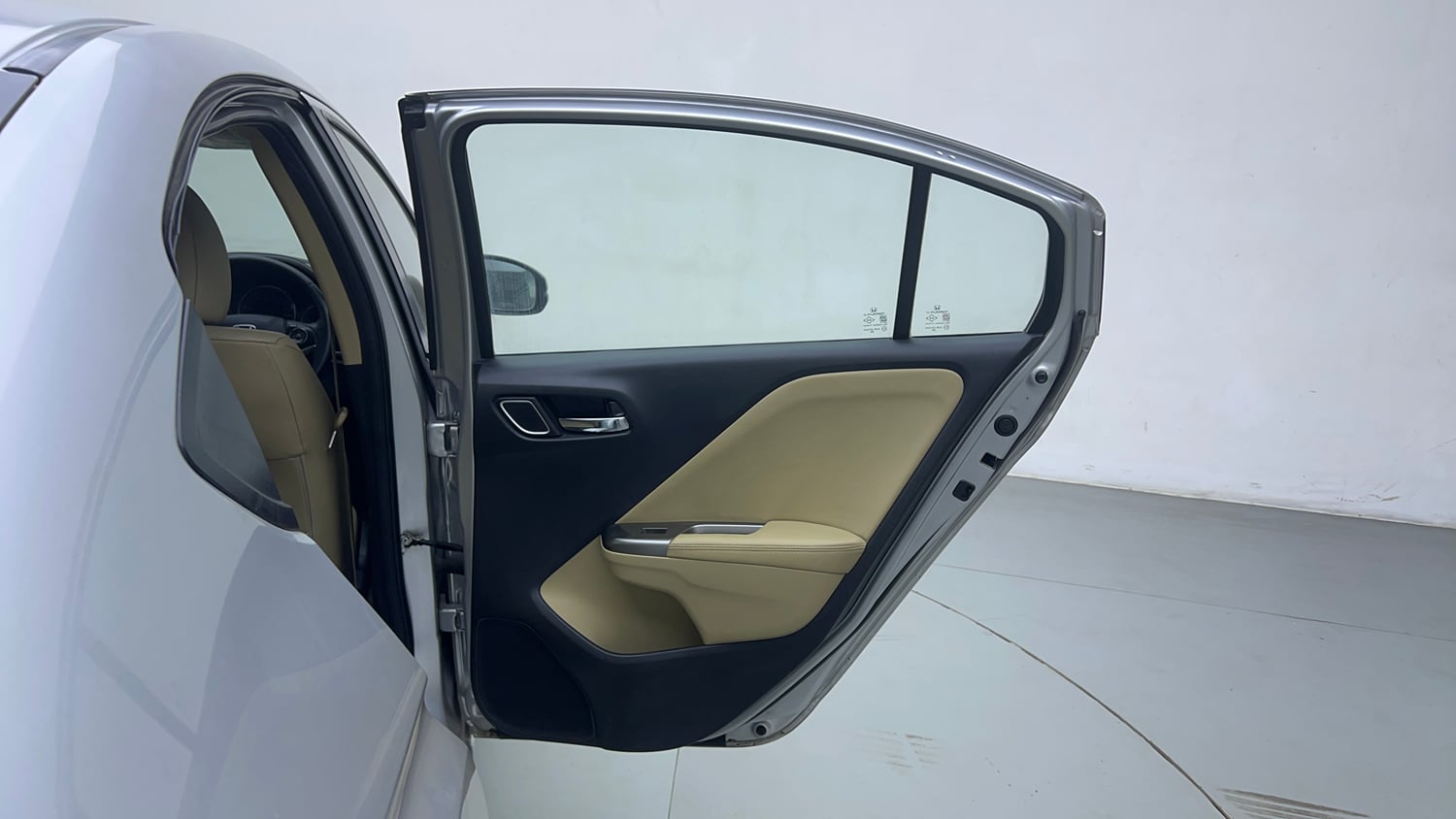 Used 2017 Honda City VX CVT Petrol Petrol Automatic interior RIGHT REAR DOOR OPEN VIEW