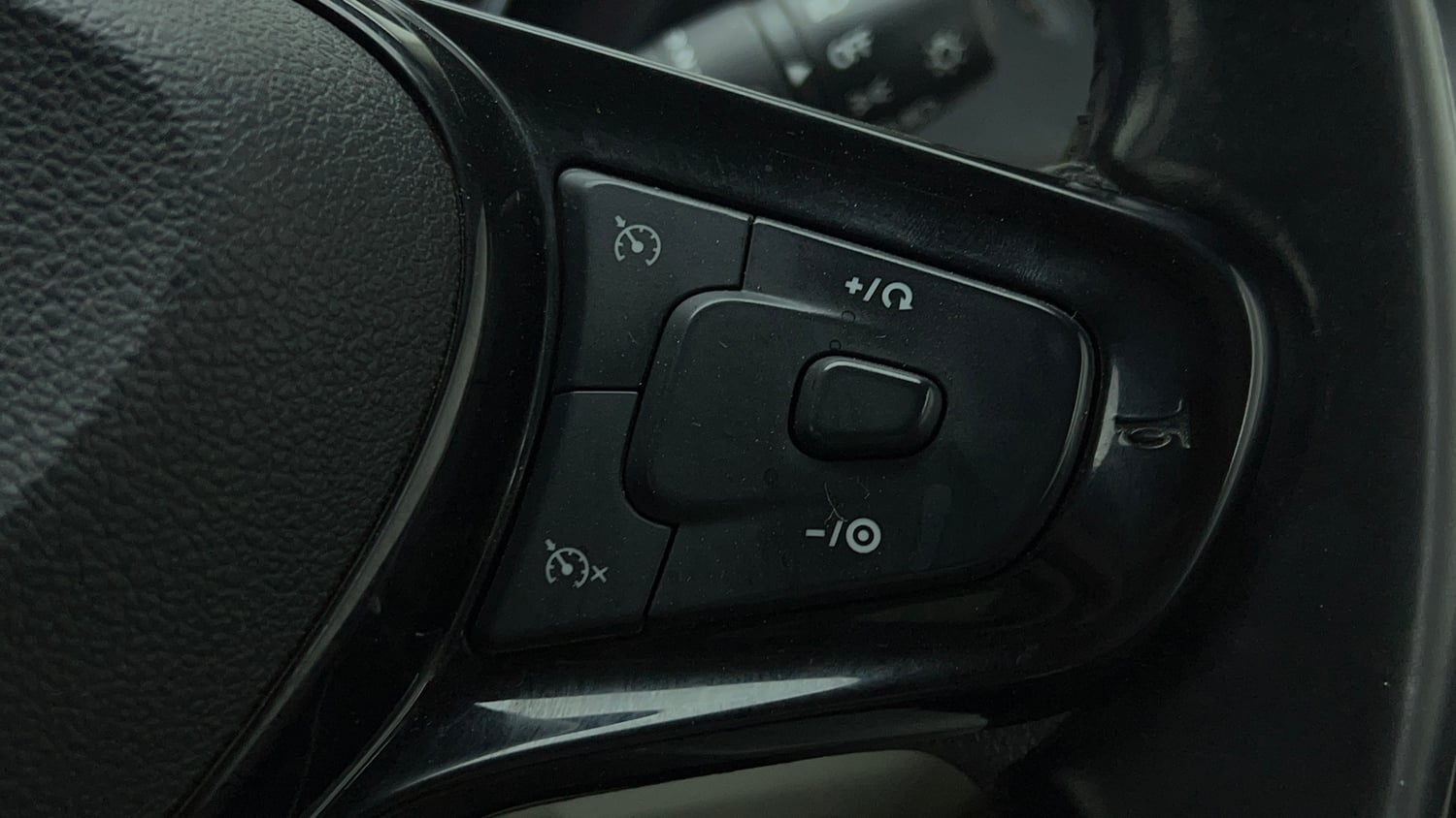 Used 2022 Tata Nexon XZA Plus (S) Petrol Automatic top_features Cruise control