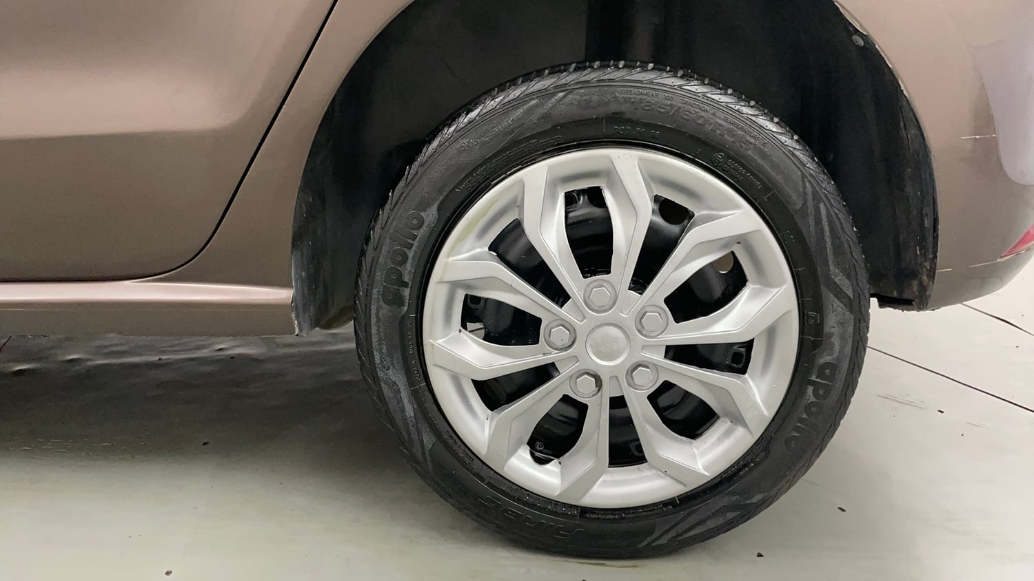 Used 2016 Volkswagen Polo Comfortline 1.2L (P) Petrol Manual tyres LEFT REAR TYRE RIM VIEW