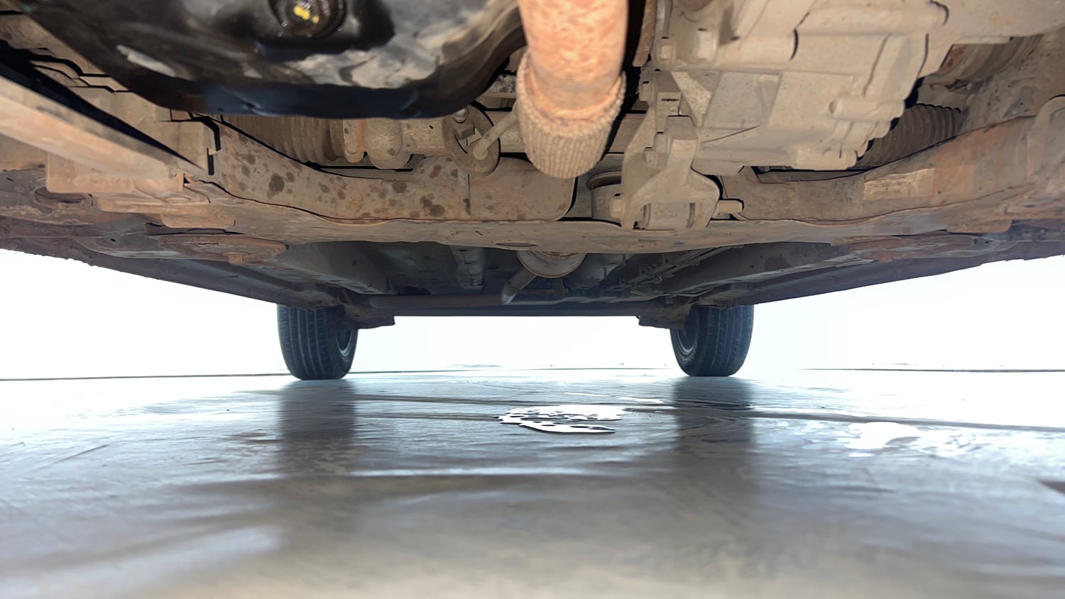 Used 2021 Tata Punch Accomplished Dazzle Pack MT Petrol Manual extra FRONT LEFT UNDERBODY VIEW