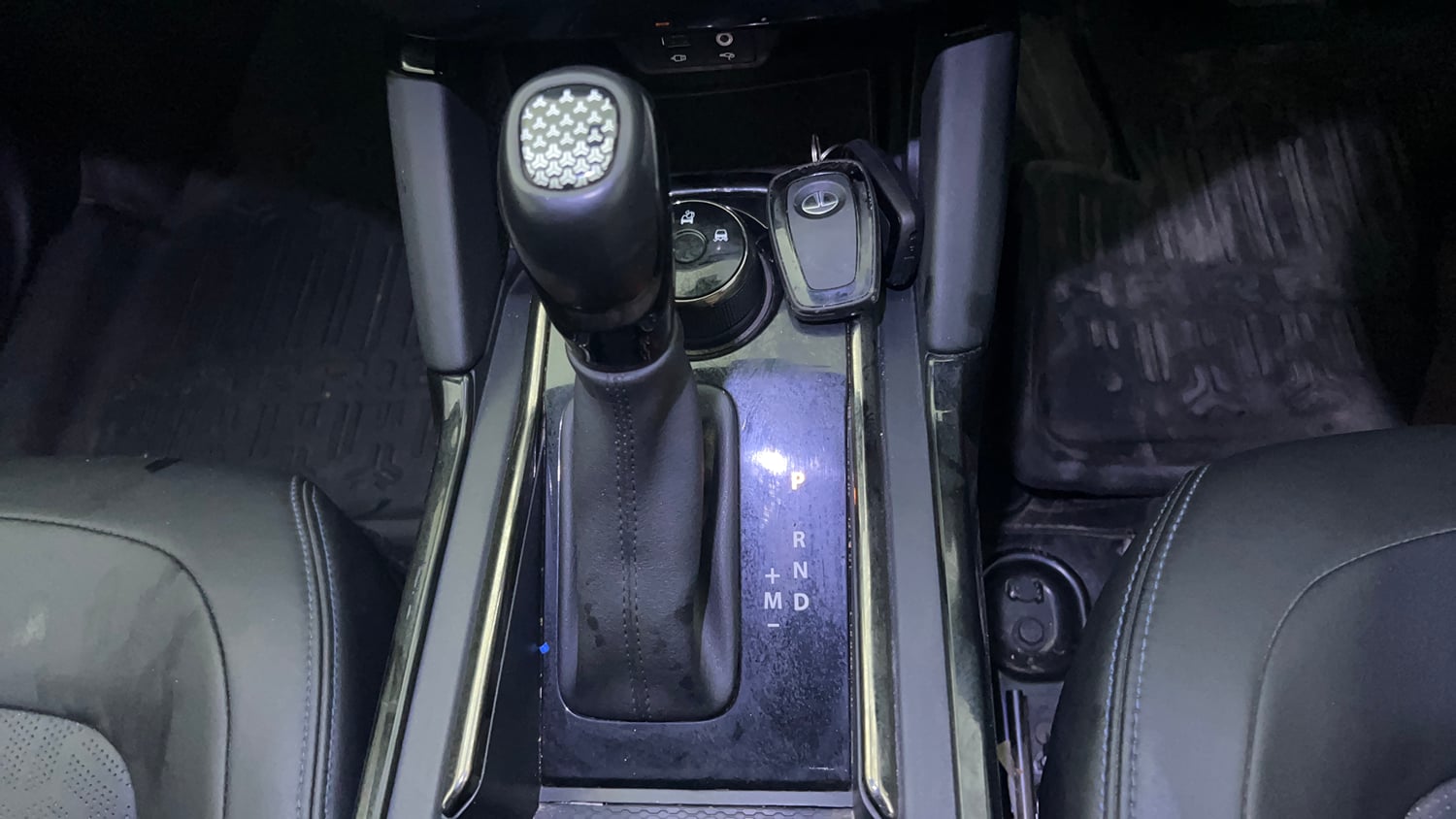 Used 2022 Tata Harrier XZA Plus Dark Edition Diesel Automatic interior GEAR  KNOB VIEW