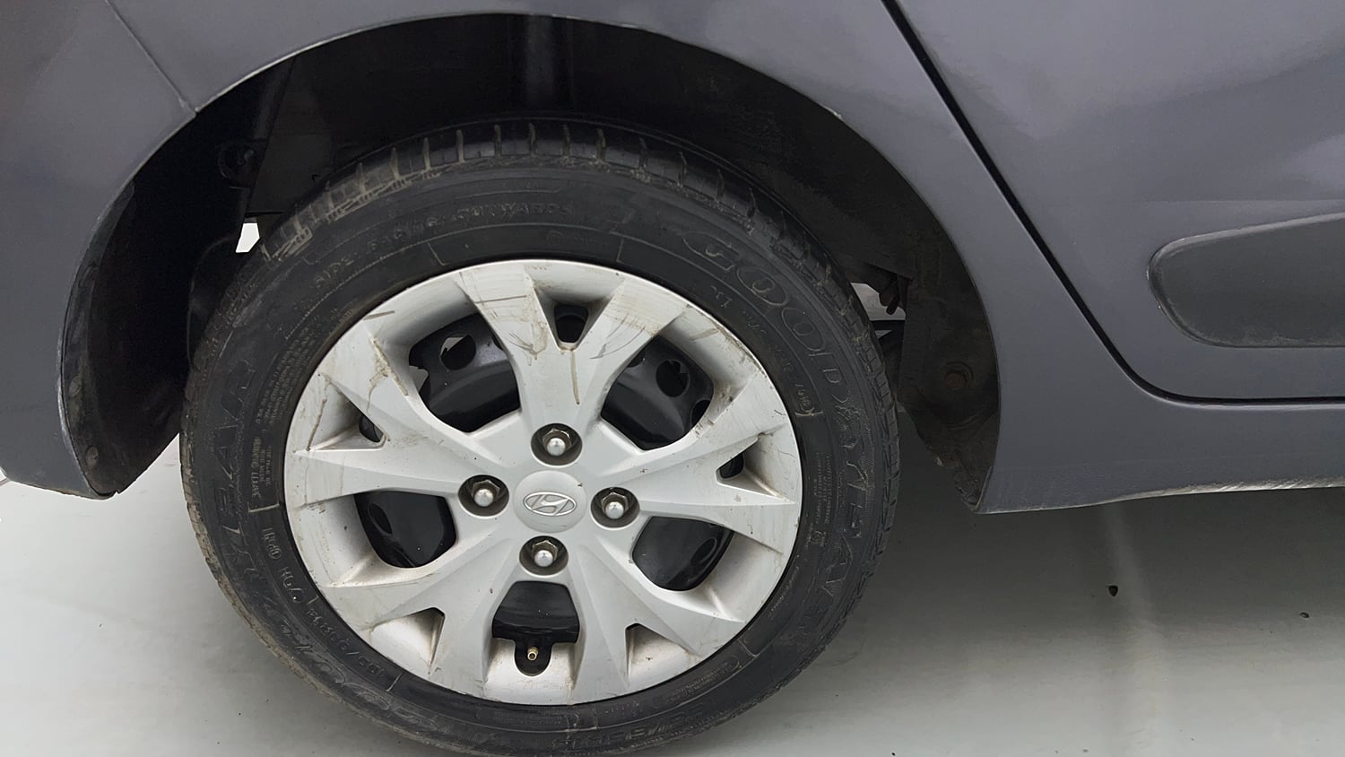 Used 2016 Hyundai Grand i10 Sportz 1.2 Kappa VTVT Petrol Manual tyres RIGHT REAR TYRE RIM VIEW