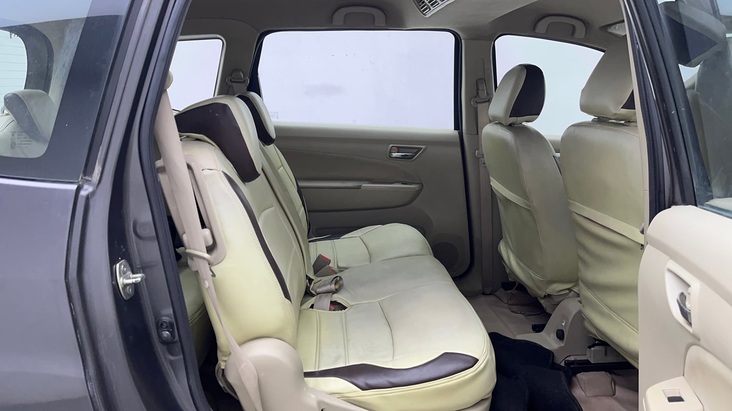 Used 2018 Maruti Suzuki Ertiga ZXI Petrol Manual interior RIGHT SIDE REAR DOOR CABIN VIEW