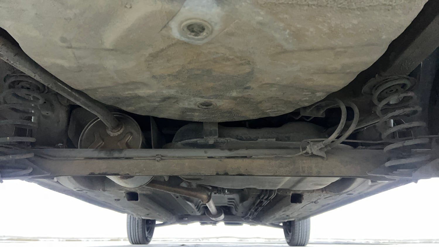 Used 2018 Renault Kwid 1.0 RXT AMT Opt Petrol Automatic extra REAR UNDERBODY VIEW (TAKEN FROM REAR)