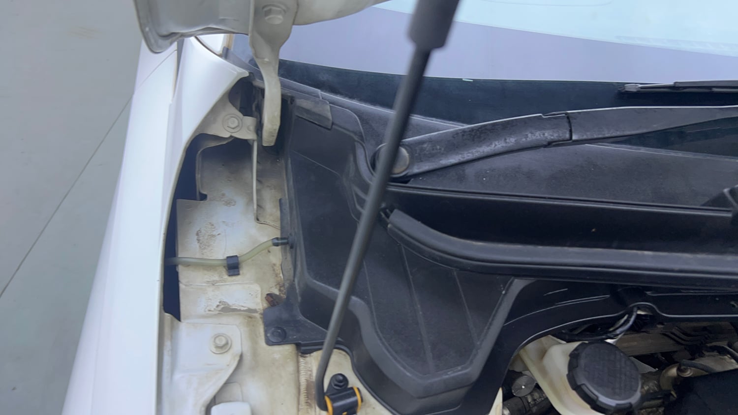 Used 2021 Hyundai New i20 Asta (O) 1.0 Turbo DCT Petrol Automatic engine ENGINE RIGHT SIDE HINGE & APRON VIEW