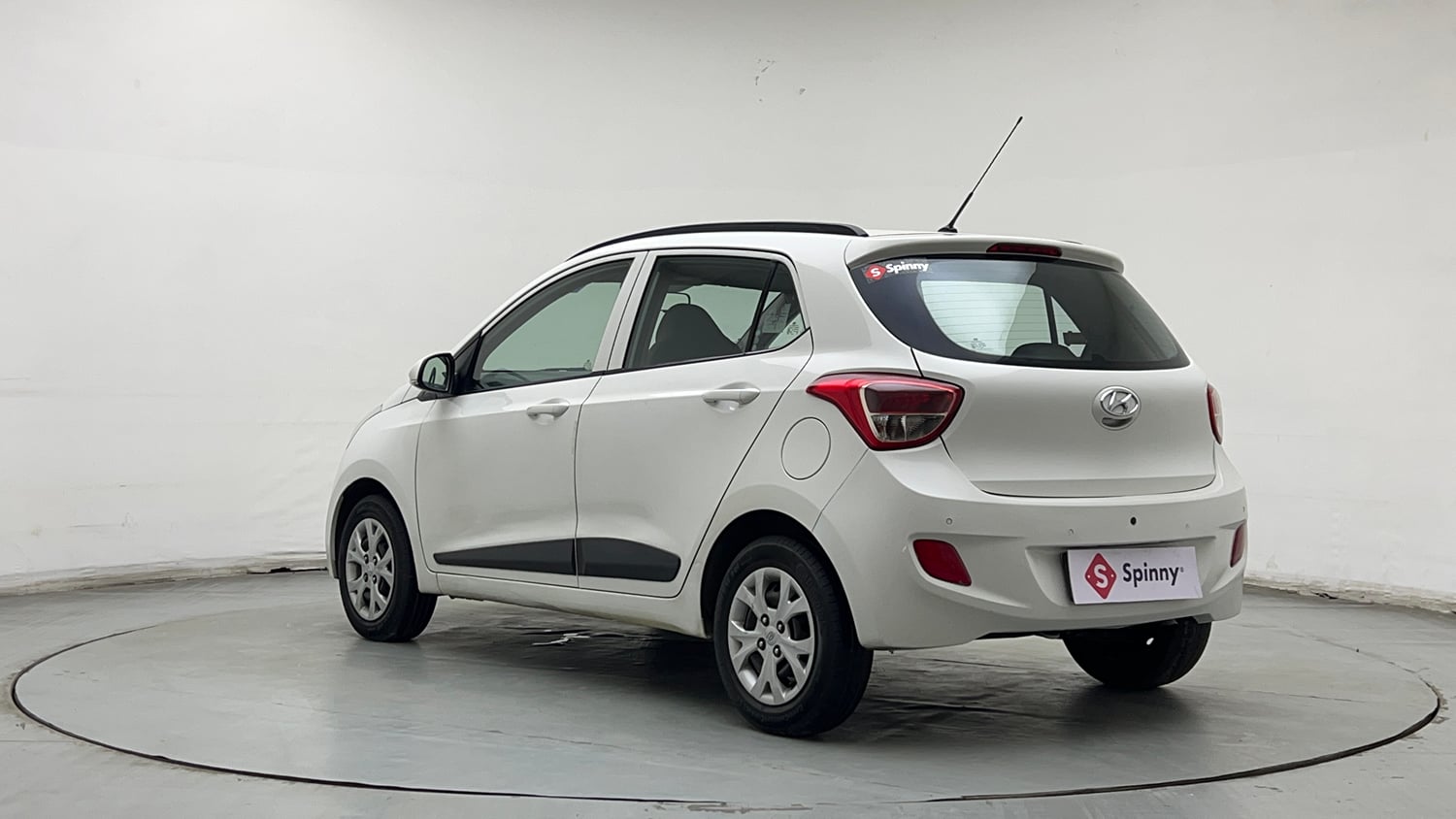 Used 2016 Hyundai Grand i10 Sportz 1.2 Kappa VTVT Petrol Manual exterior LEFT REAR CORNER VIEW