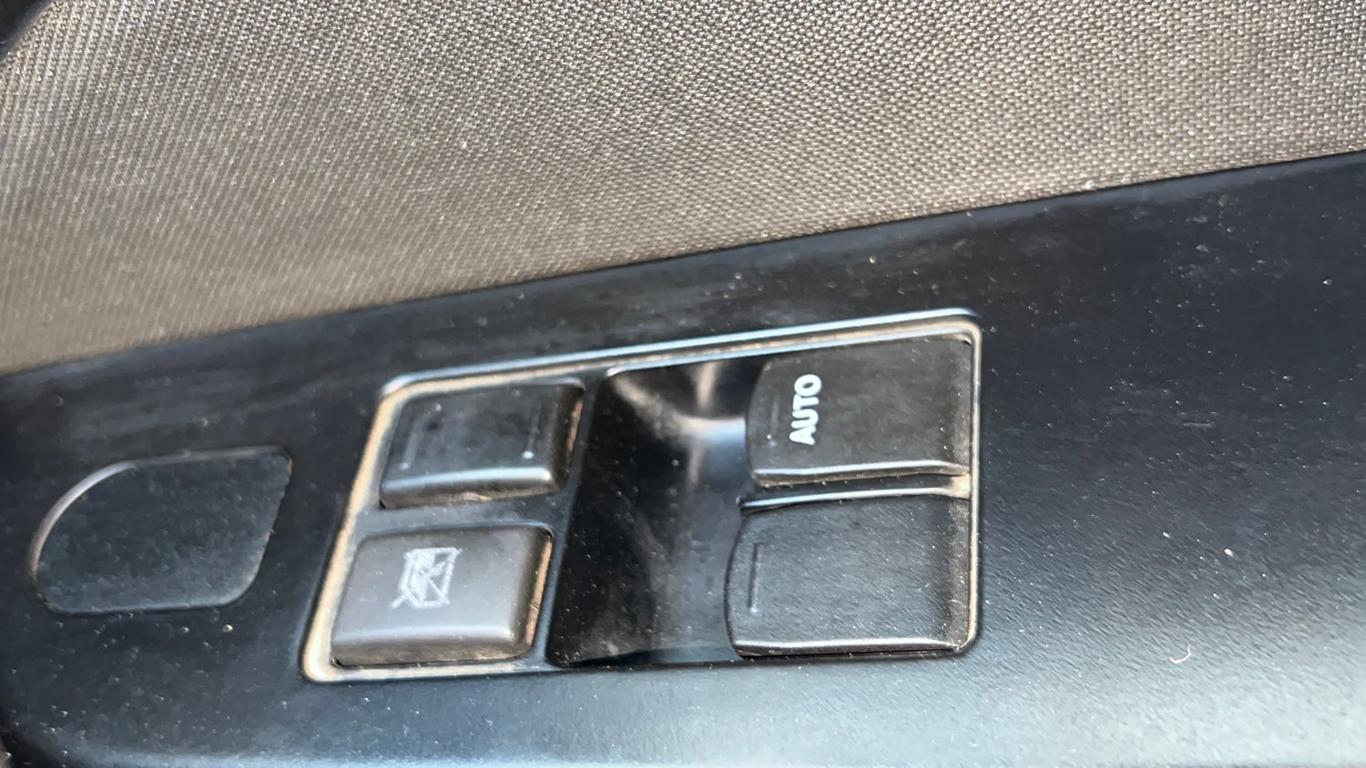 Used 2016 Maruti Suzuki Swift Lxi (O) Petrol Manual top_features Power windows