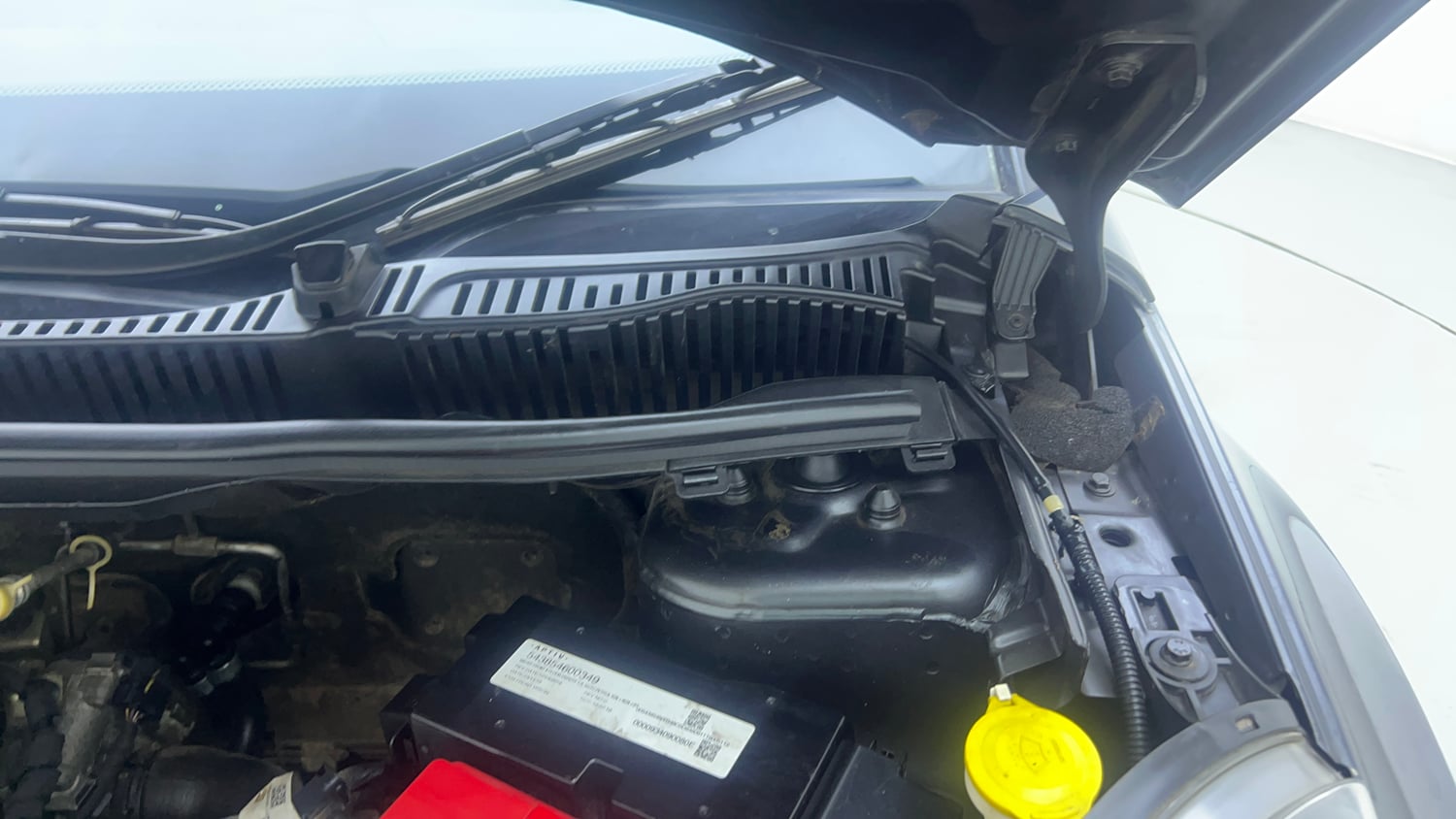 Used 2019 Tata Nexon XZA Plus Petrol Petrol Automatic engine ENGINE LEFT SIDE HINGE & APRON VIEW