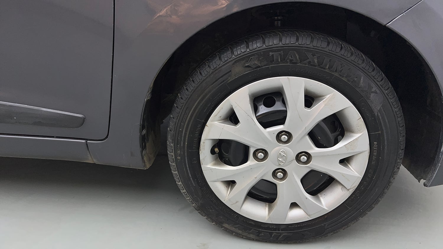 Used 2016 Hyundai Grand i10 Sportz 1.2 Kappa VTVT Petrol Manual tyres RIGHT FRONT TYRE RIM VIEW