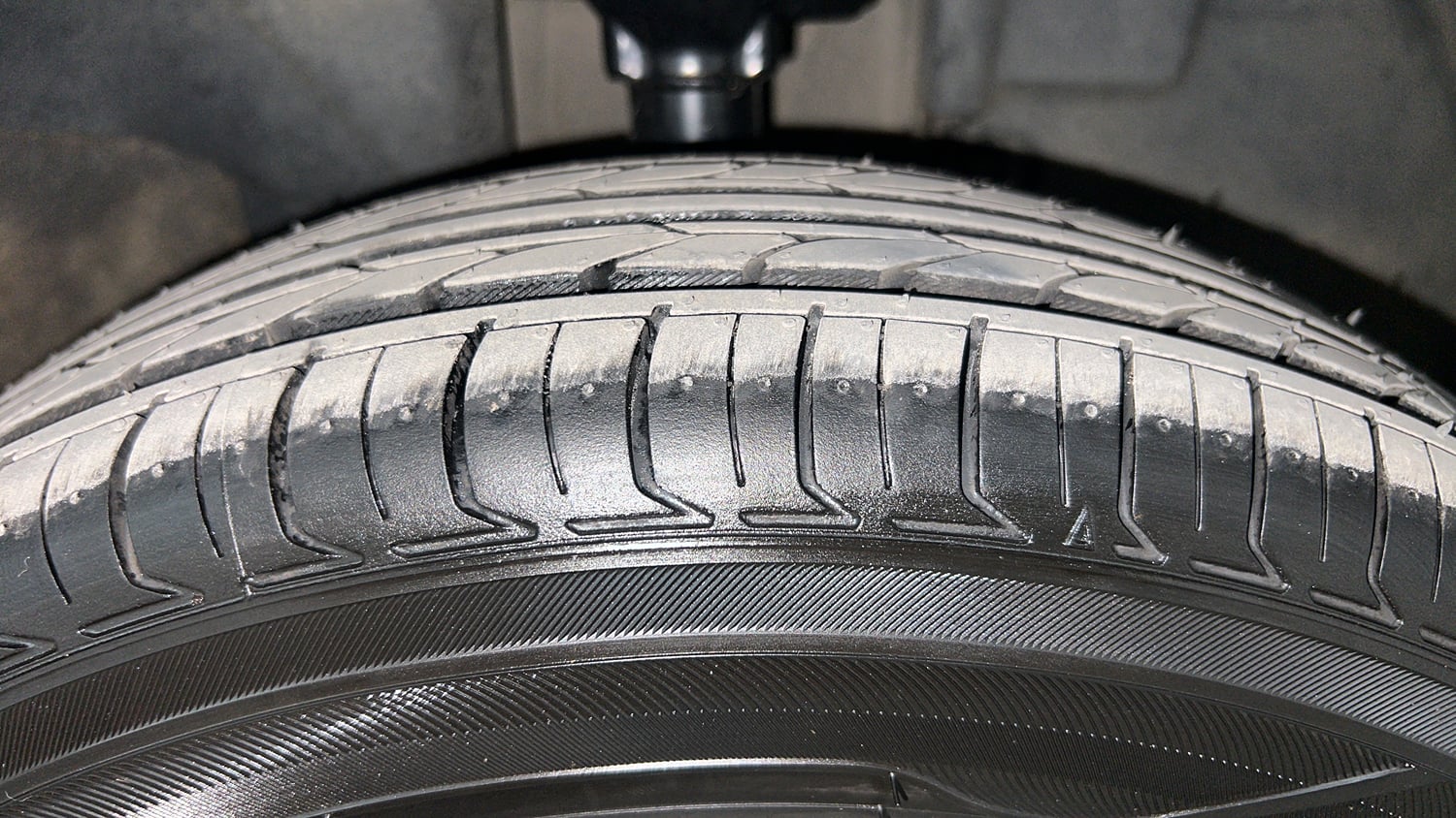 Used 2016 Renault Kwid RXT Petrol Manual tyres RIGHT FRONT TYRE TREAD VIEW