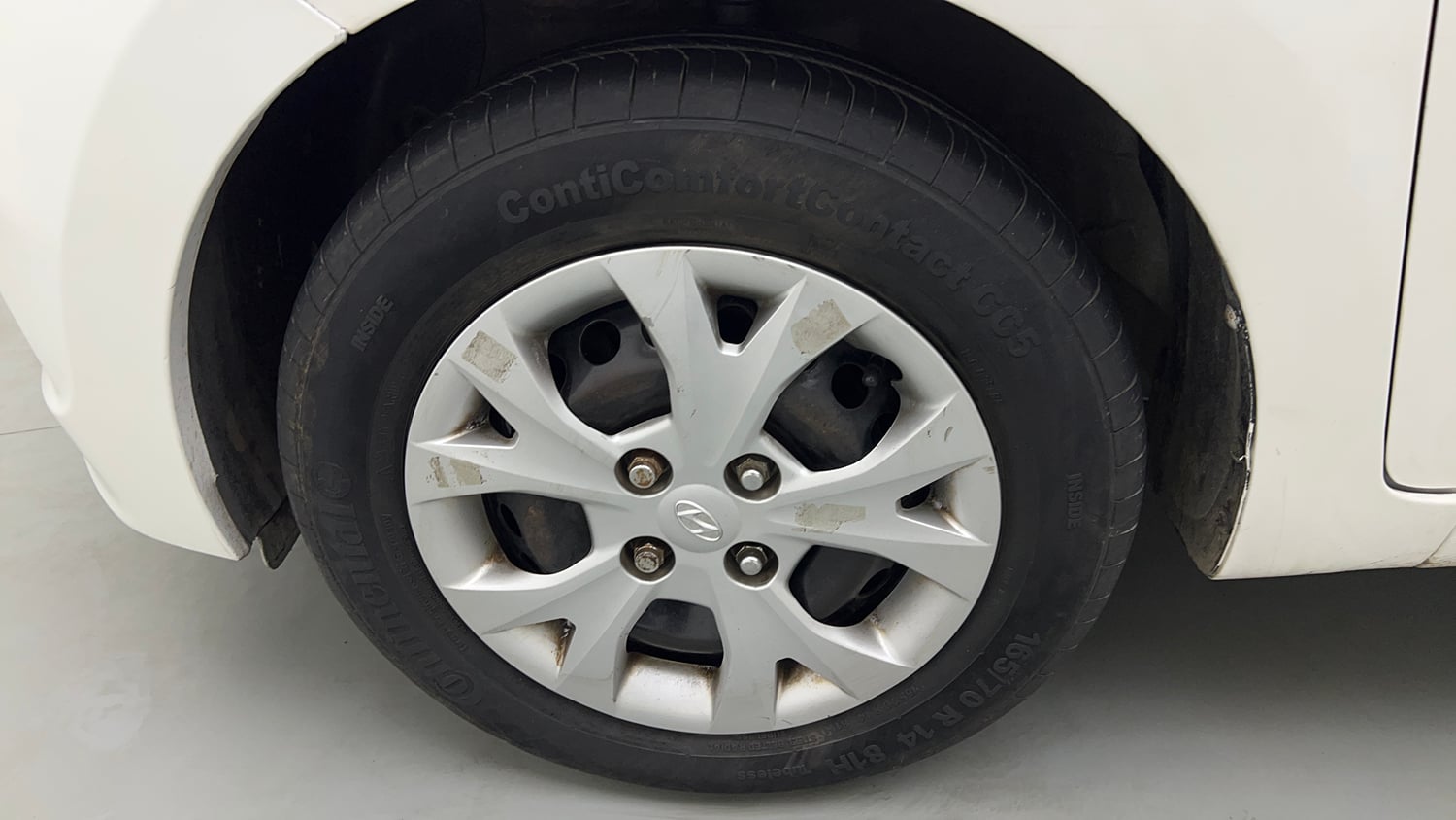 Used 2016 Hyundai Grand i10 Sportz 1.2 Kappa VTVT Petrol Manual tyres LEFT FRONT TYRE RIM VIEW