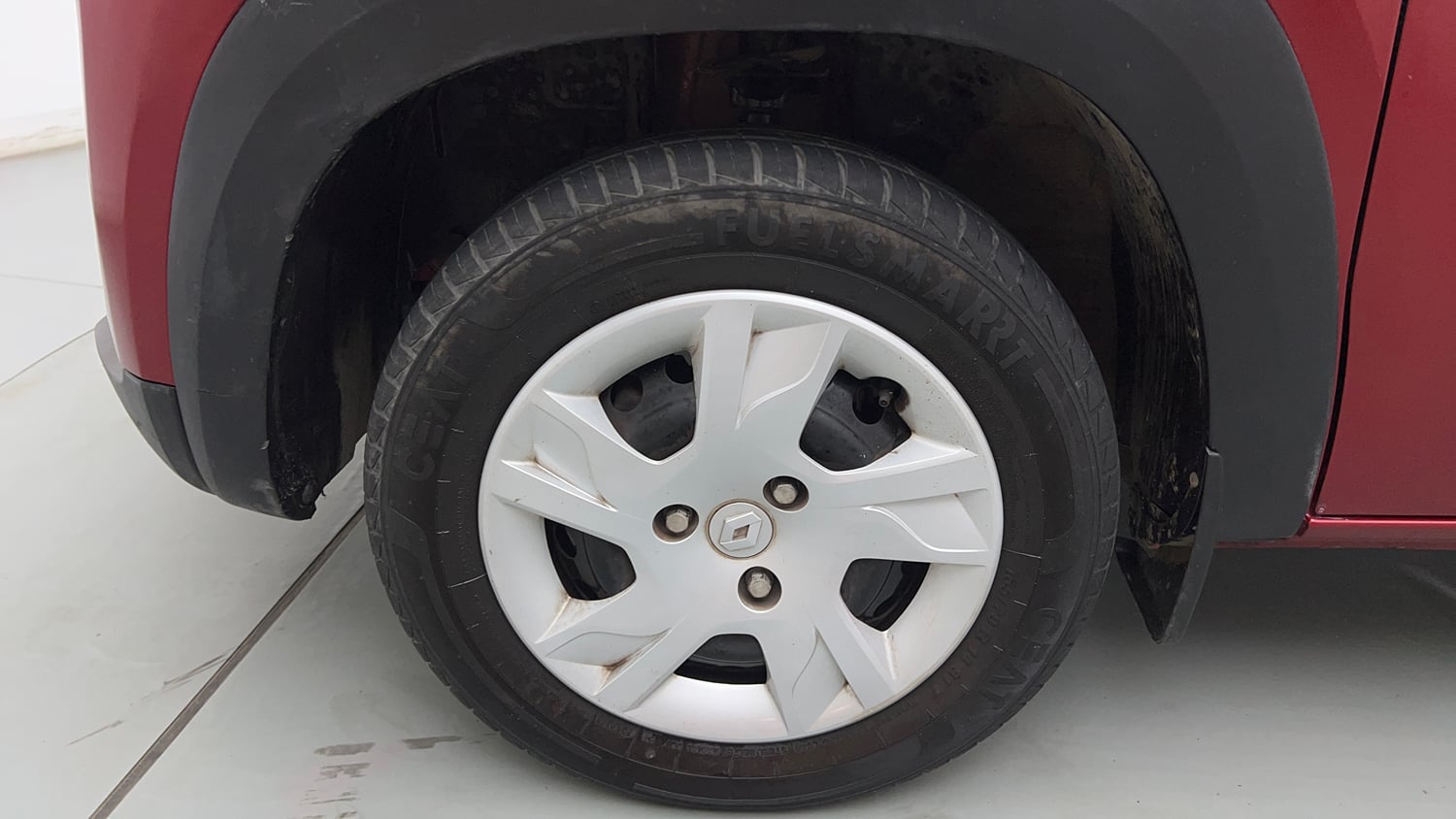 Used 2022 Renault Kwid RXT 1.0 AMT Petrol Automatic tyres LEFT FRONT TYRE RIM VIEW