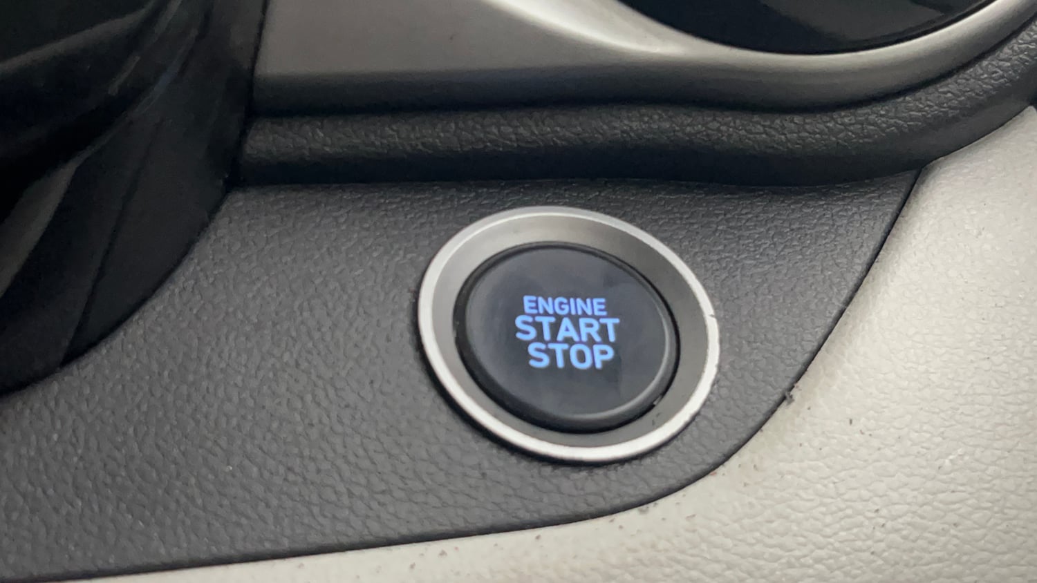 Used 2020 Hyundai Grand i10 Nios Asta AMT 1.2 Kappa VTVT Petrol Automatic top_features Keyless start