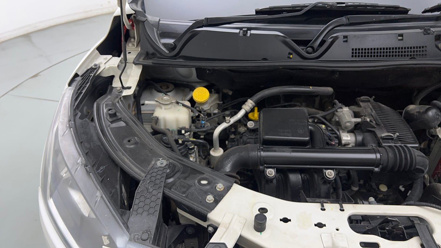 Used 2023 Nissan Magnite XE Petrol Manual engine ENGINE RIGHT SIDE VIEW