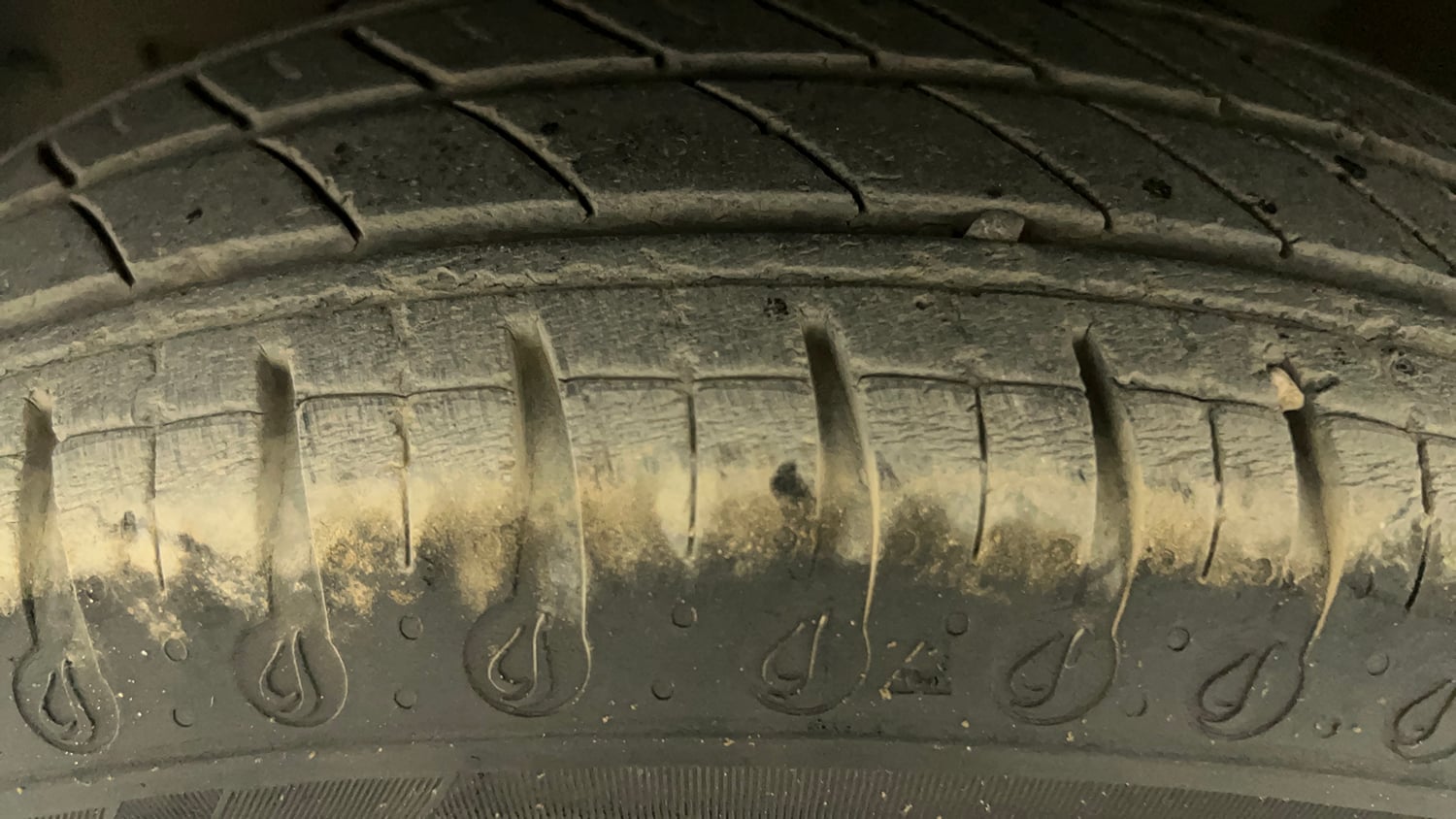 Used 2021 Renault Kwid RXL Petrol Manual tyres LEFT FRONT TYRE TREAD VIEW