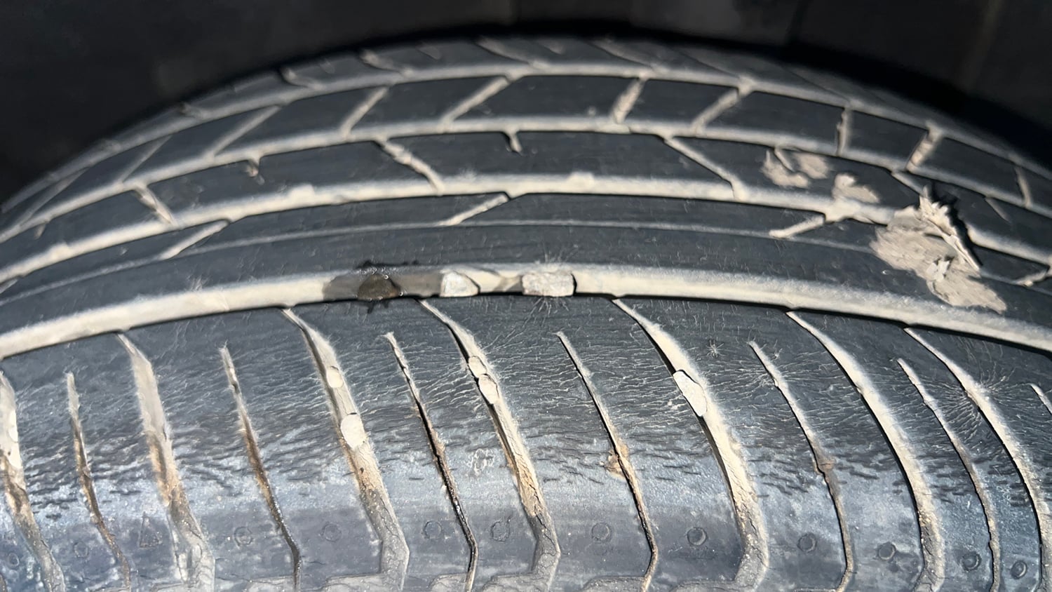 Used 2022 Nissan Magnite XV Turbo CVT Petrol Automatic tyres LEFT REAR TYRE TREAD VIEW