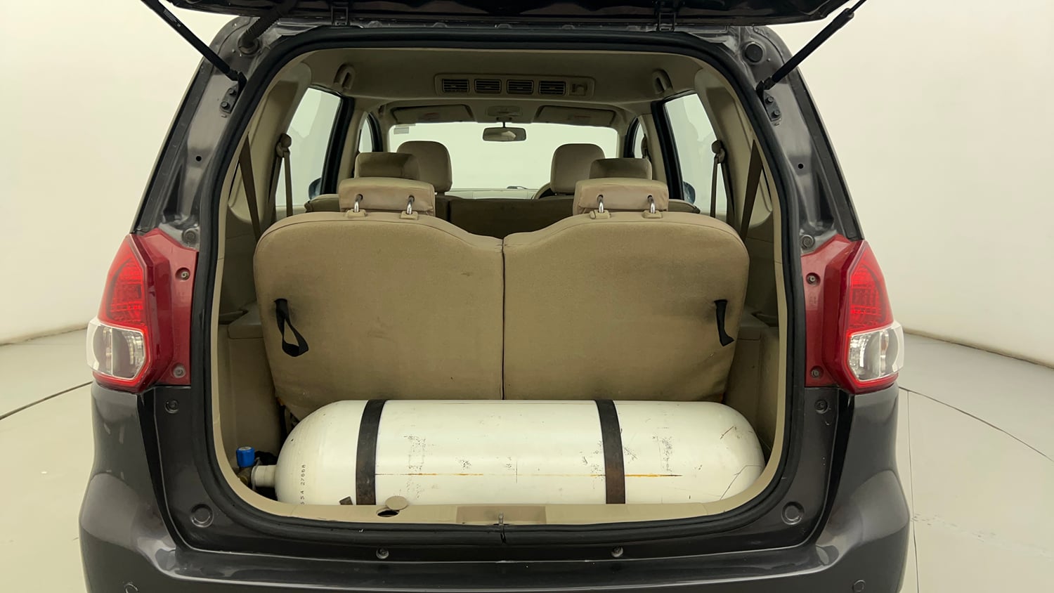 Used 2015 Maruti Suzuki Ertiga VXI CNG (Outside Fitted) Cng Manual interior DICKY INSIDE VIEW