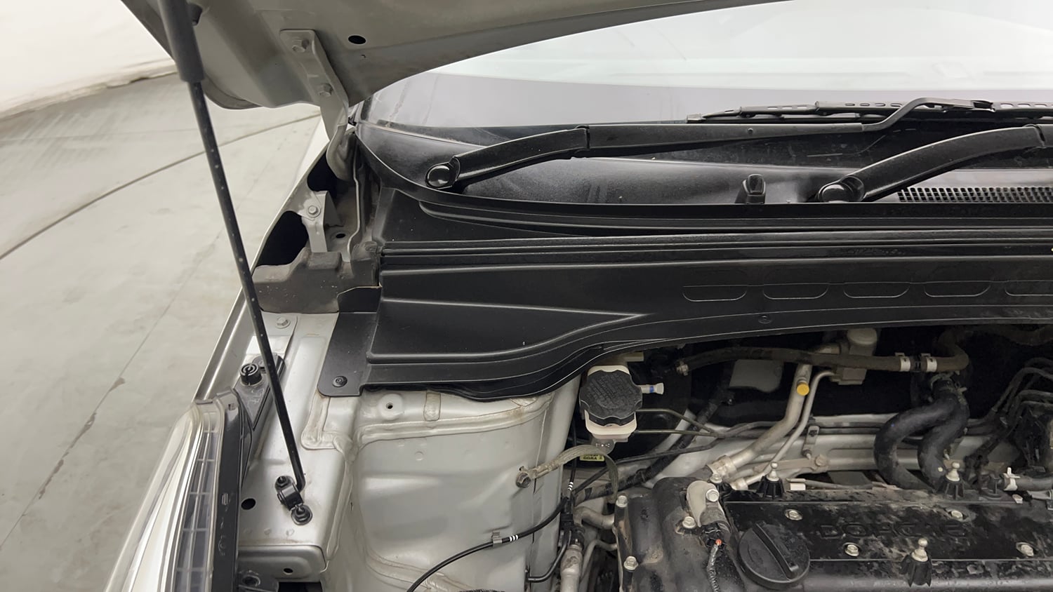 Used 2019 Hyundai Creta SX 1.6 AT Petrol Petrol Automatic engine ENGINE RIGHT SIDE HINGE & APRON VIEW