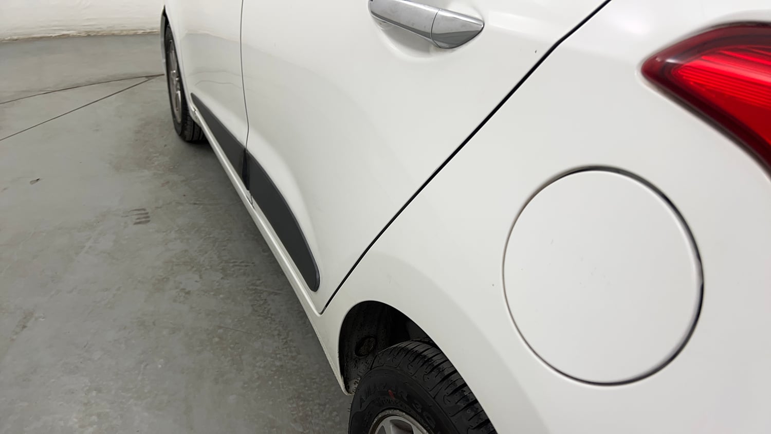 Used 2016 Hyundai Grand i10 Asta 1.2 Kappa VTVT (O) Petrol Manual dents MINOR DENT