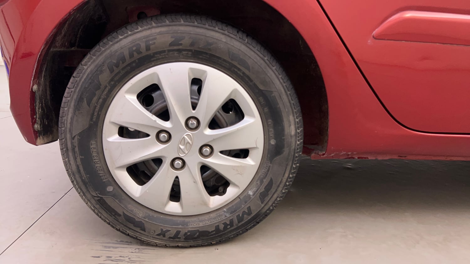 Used 2012 Hyundai i10 Sportz 1.2 Kappa2 Petrol Manual tyres RIGHT REAR TYRE RIM VIEW