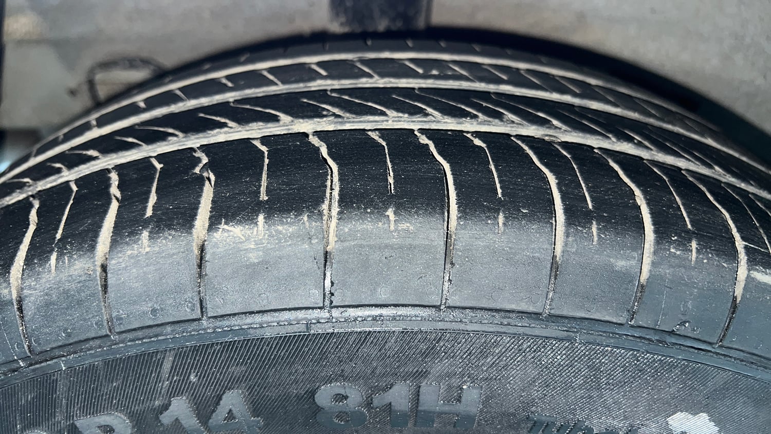 Used 2016 Hyundai Grand i10 Sportz 1.2 Kappa VTVT Petrol Manual tyres RIGHT REAR TYRE TREAD VIEW