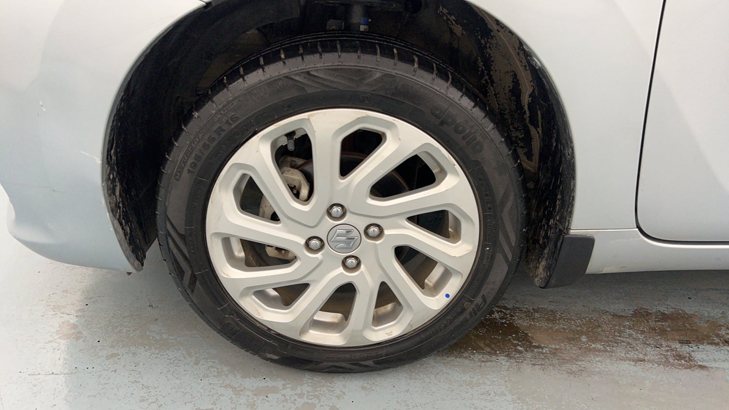 Used 2023 Maruti Suzuki Baleno Zeta MT Petrol Manual tyres LEFT FRONT TYRE RIM VIEW