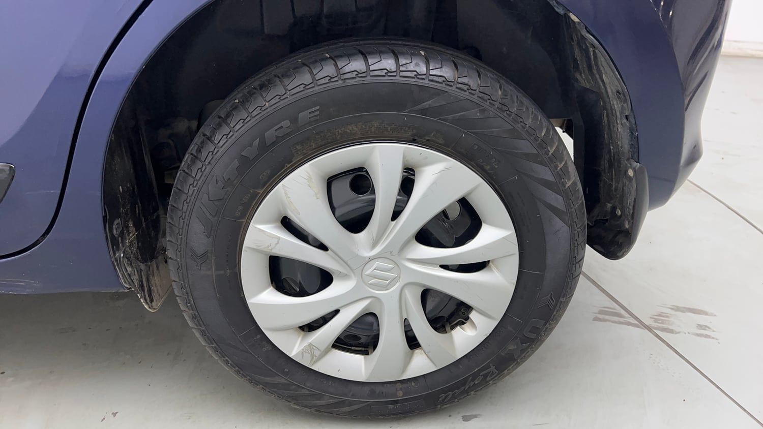 Used 2023 Maruti Suzuki Swift VXi Petrol Manual tyres LEFT REAR TYRE RIM VIEW