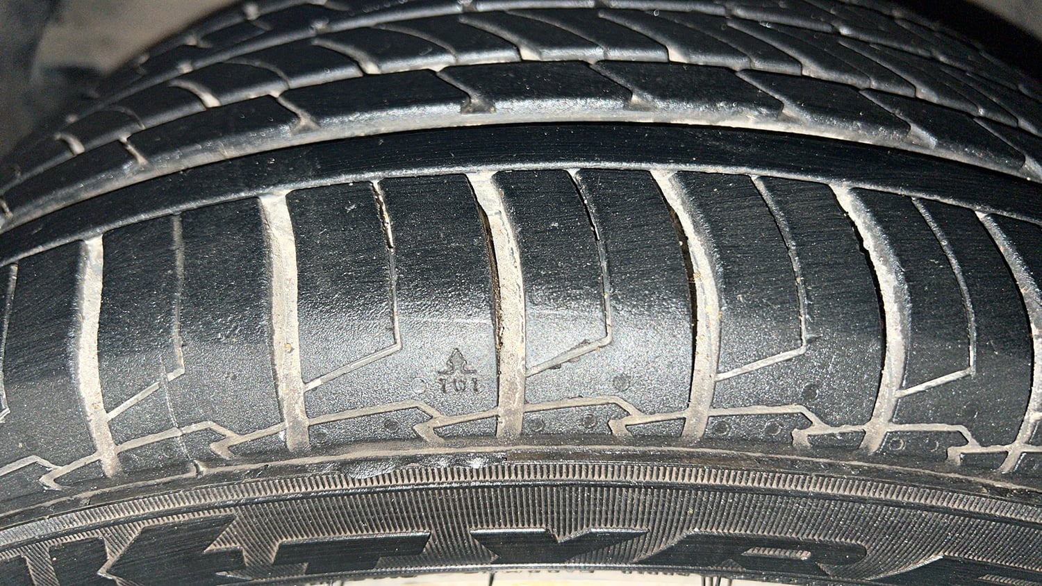 Used 2020 Maruti Suzuki Baleno Zeta Petrol Manual tyres LEFT FRONT TYRE TREAD VIEW