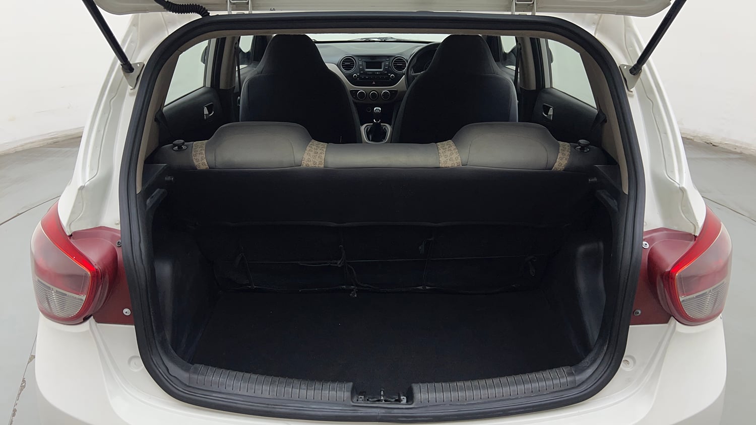 Used 2016 Hyundai Grand i10 Sportz 1.2 Kappa VTVT Petrol Manual interior DICKY INSIDE VIEW