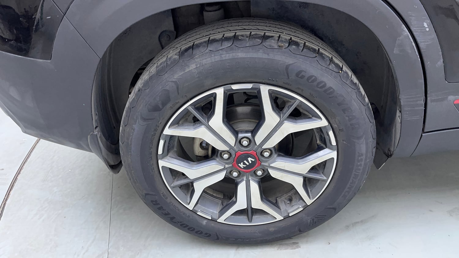 Used 2019 kia Seltos GTX DCT 1.4 Petrol Automatic tyres RIGHT REAR TYRE RIM VIEW