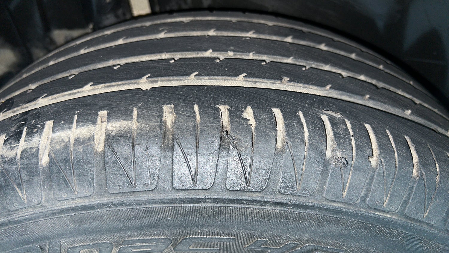 Used 2022 maruti-suzuki Vitara Brezza ZXi Petrol Manual tyres RIGHT REAR TYRE TREAD VIEW
