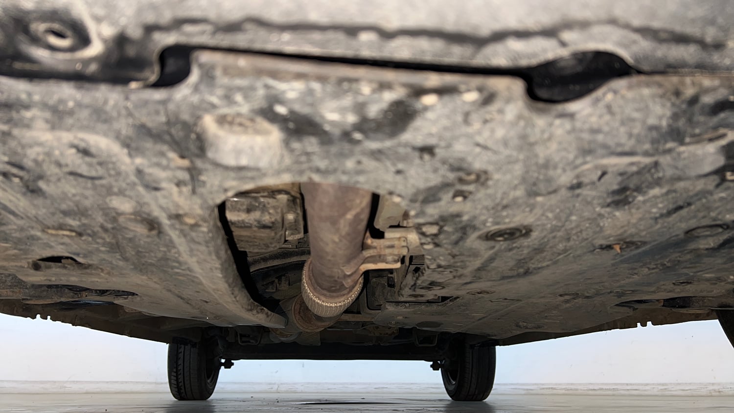 Used 2018 Mahindra KUV100 NXT K6 Plus 6 STR Petrol Manual extra FRONT LEFT UNDERBODY VIEW