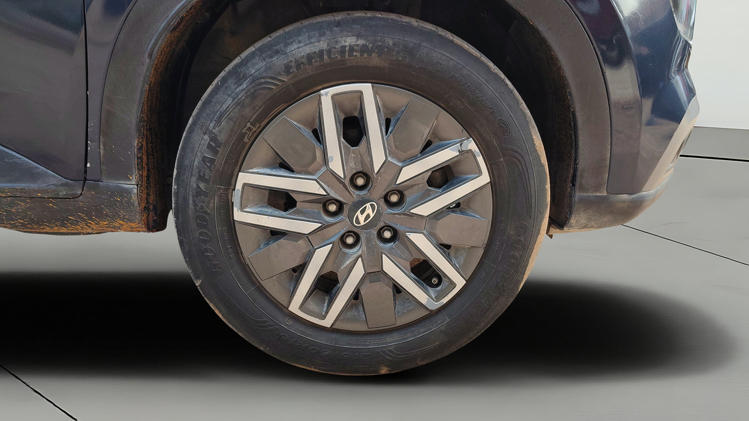 Used 2022 Hyundai Venue SX 1.0 Turbo Petrol Manual tyres RIGHT FRONT TYRE RIM VIEW