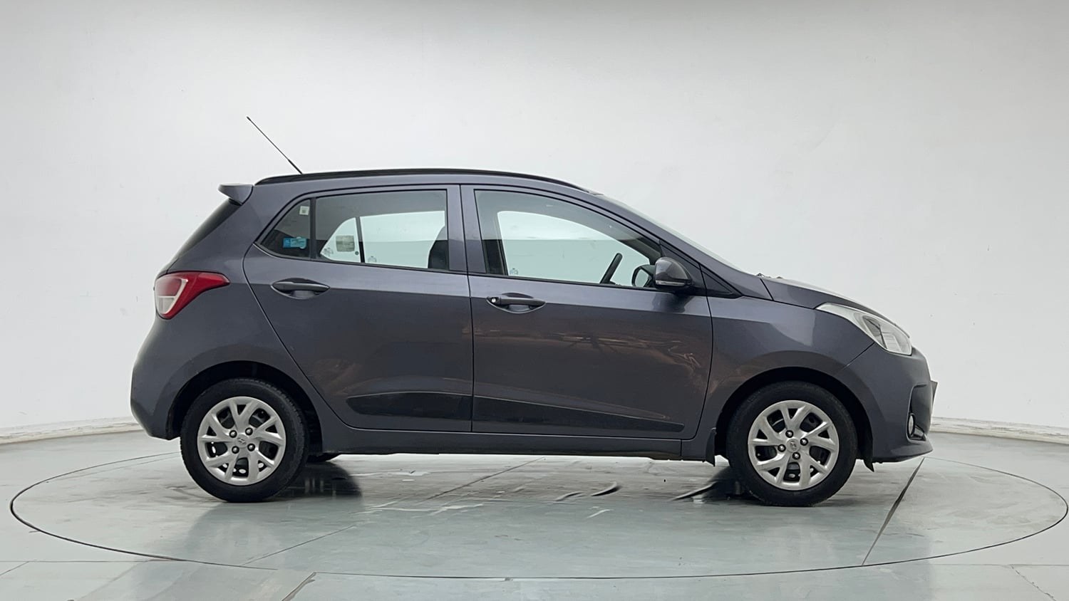 Used 2018 Hyundai Grand i10 Sportz 1.2 Kappa VTVT Petrol Manual exterior RIGHT SIDE VIEW