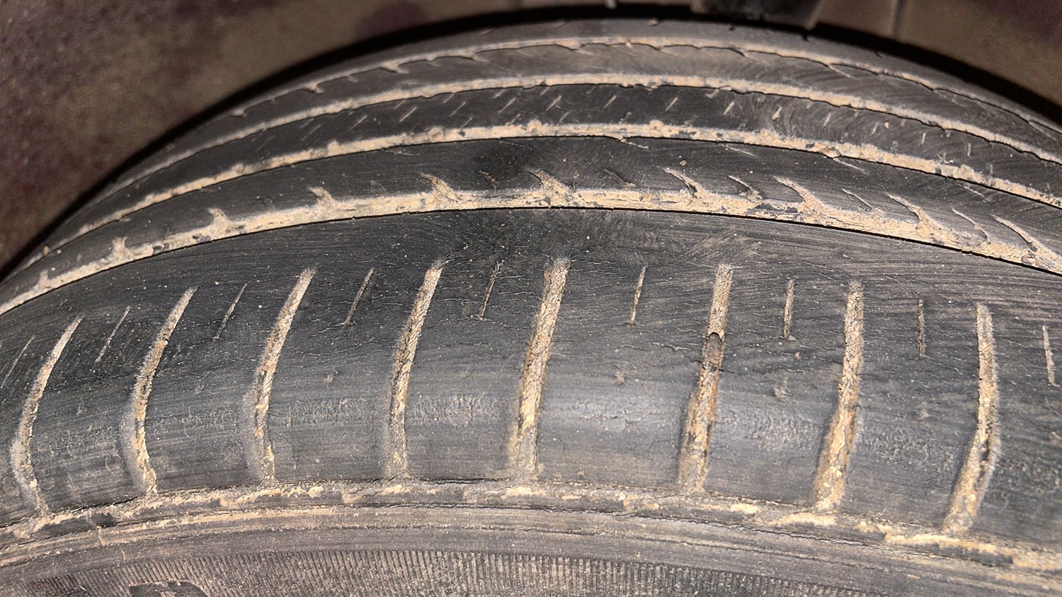 Used 2015 Hyundai Elite i20 Asta 1.2 Petrol Manual tyres RIGHT FRONT TYRE TREAD VIEW