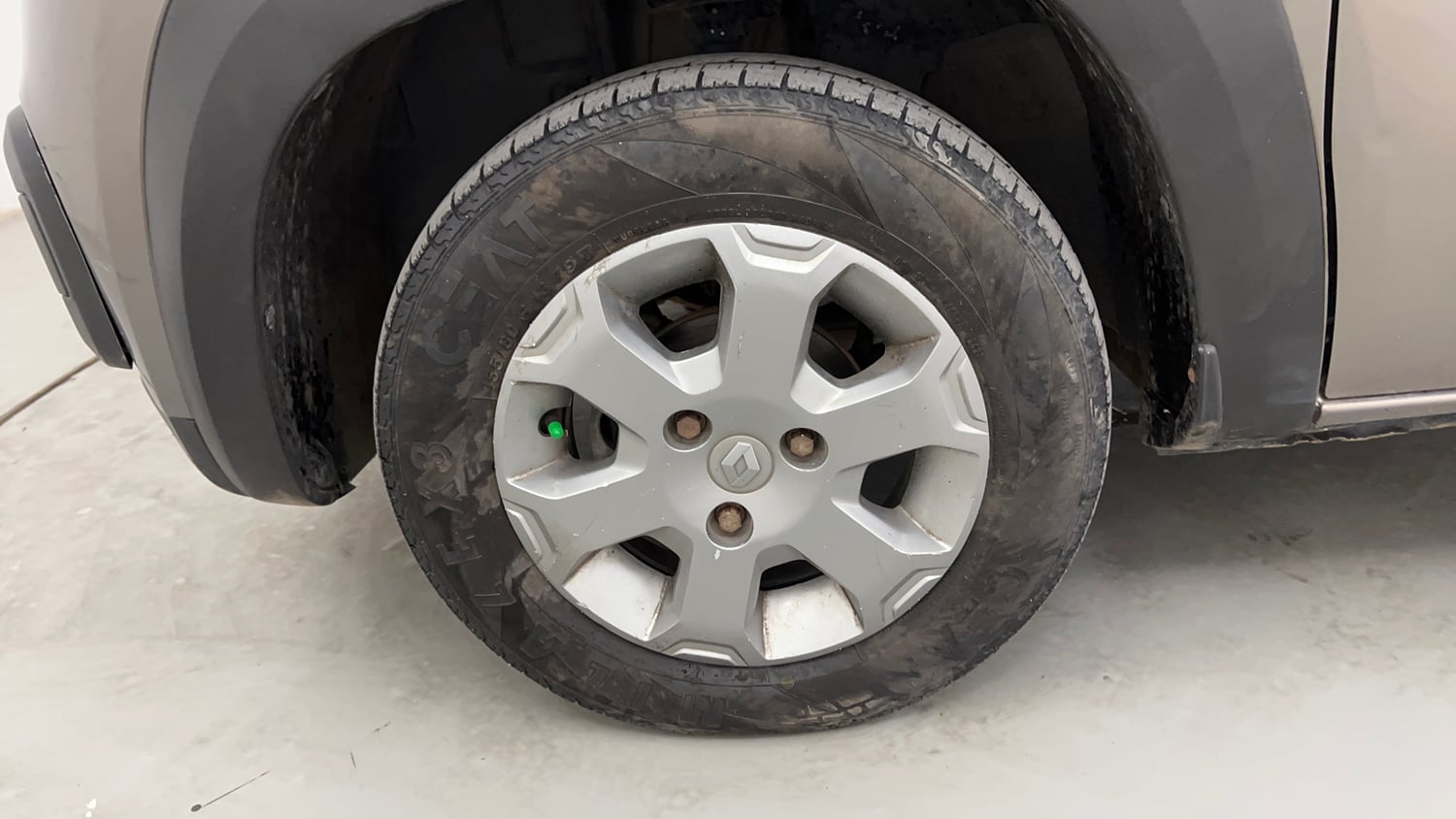 Used 2017 Renault Kwid CLIMBER 1.0 Petrol Manual tyres LEFT FRONT TYRE RIM VIEW