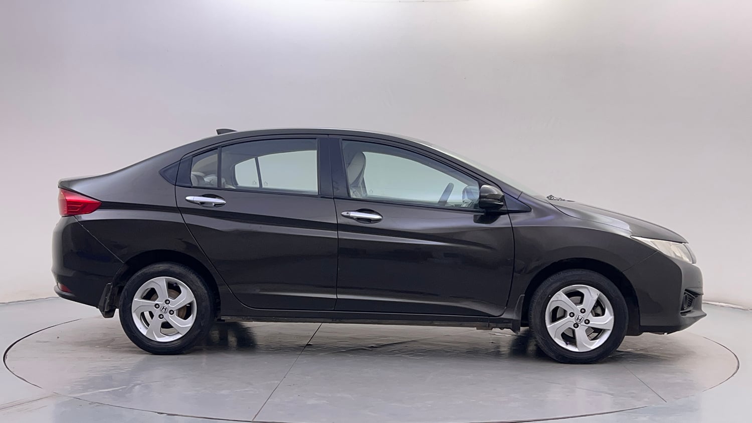 Used 2016 Honda City V Petrol Manual exterior RIGHT SIDE VIEW