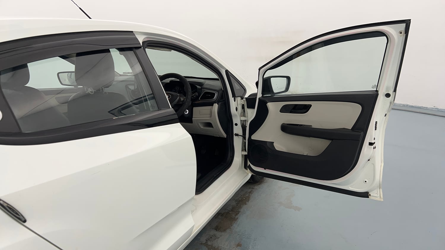 Used 2024 Tata Altroz XE Plus Diesel Diesel Manual interior RIGHT FRONT DOOR OPEN VIEW