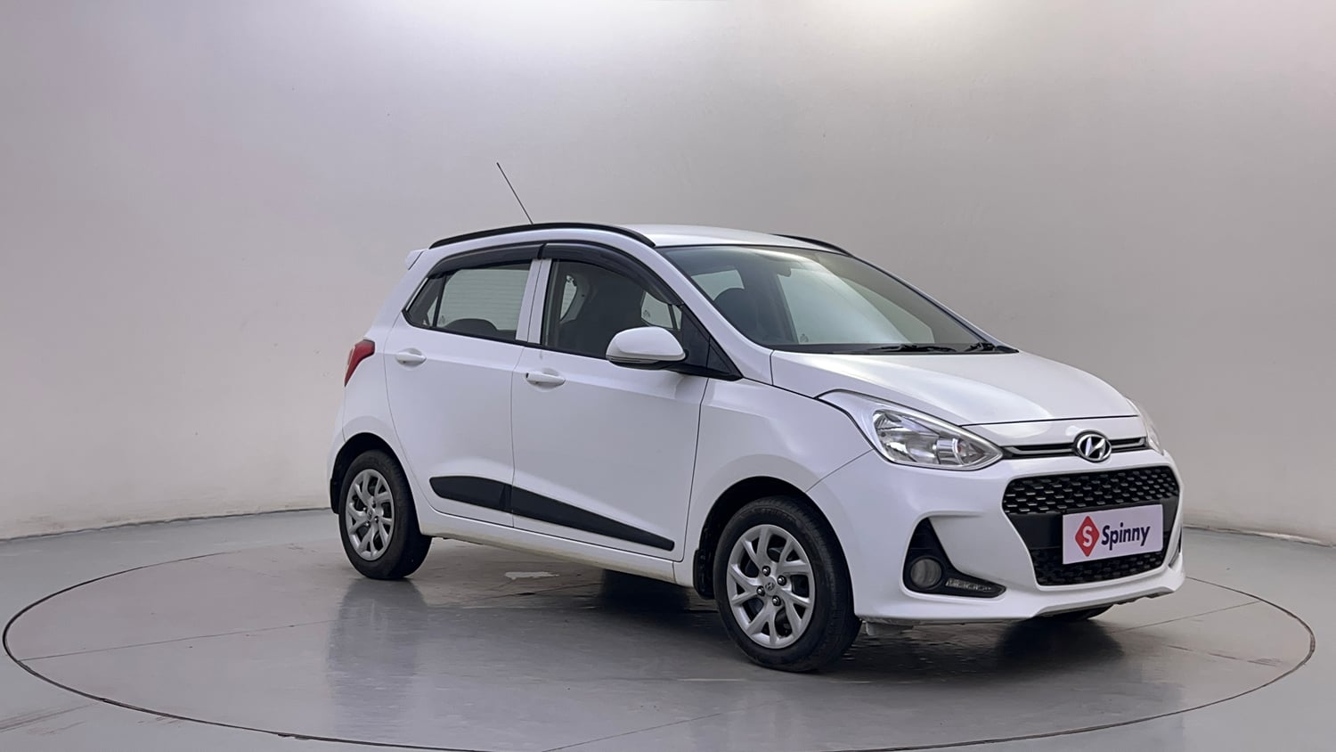 Used 2019 Hyundai Grand i10 Sportz 1.2 Kappa VTVT Petrol Manual exterior RIGHT FRONT CORNER VIEW