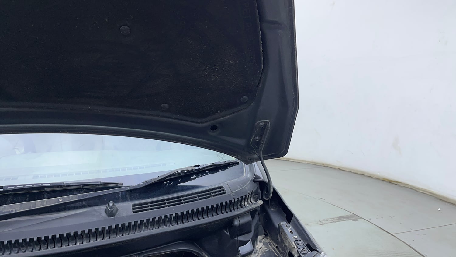 Used 2018 Maruti Suzuki Ertiga ZXI Petrol Manual engine ENGINE LEFT SIDE HINGE & APRON VIEW
