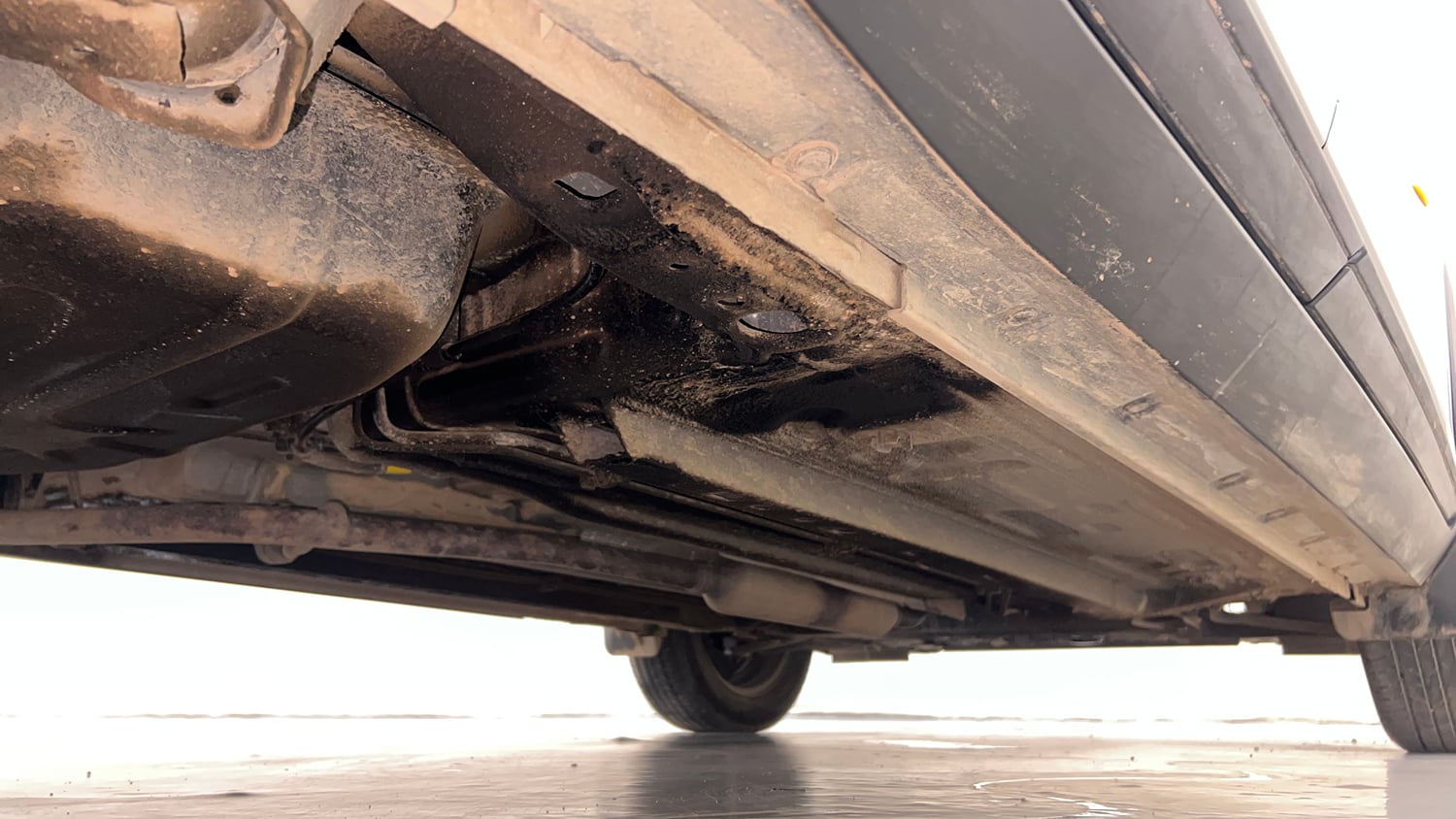 Used 2025 Nissan Magnite Visia B4D 1.0 Petrol AMT Petrol Automatic extra REAR RIGHT UNDERBODY VIEW