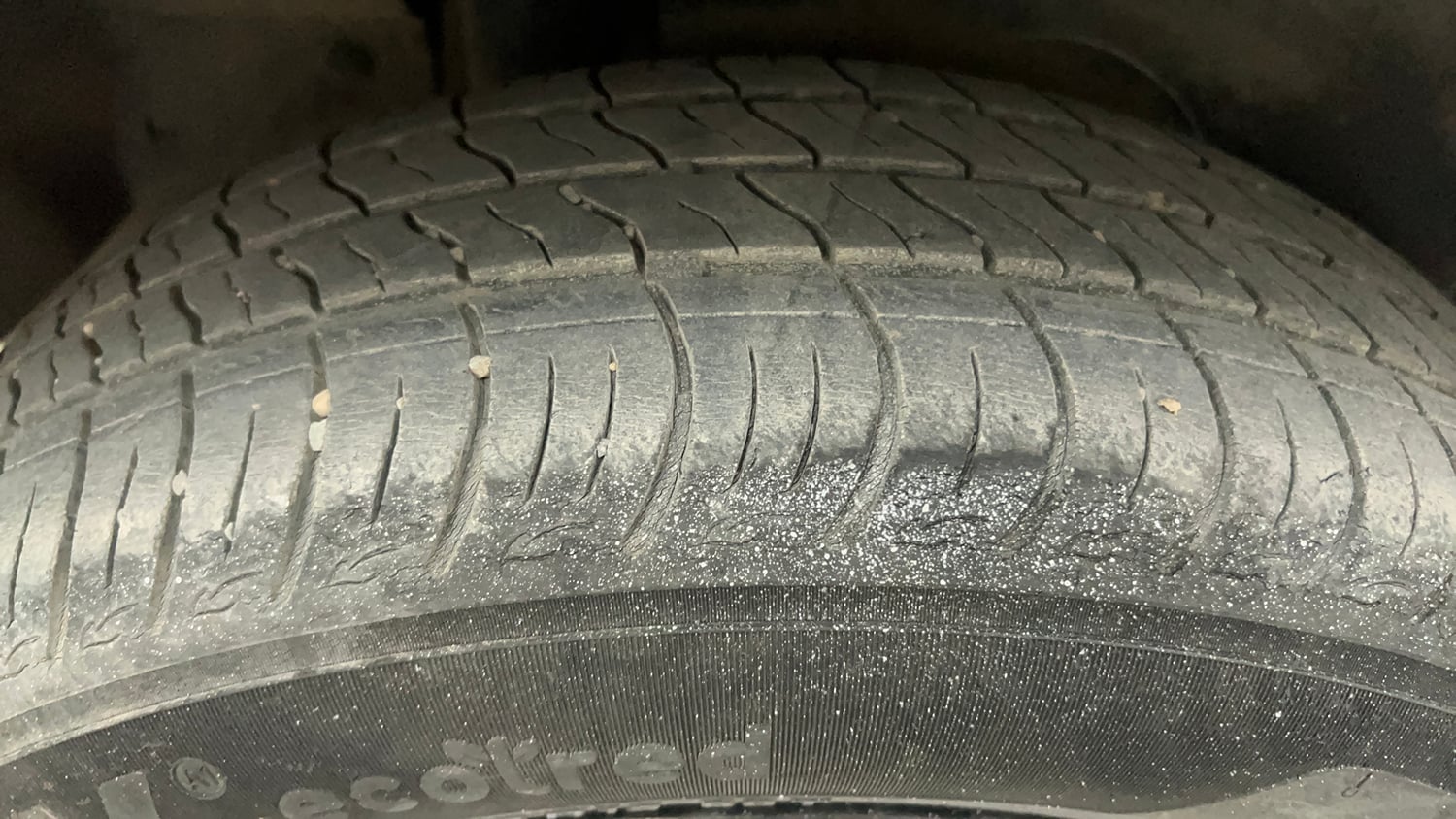 Used 2015 Maruti Suzuki Ertiga VXI CNG (Outside Fitted) Cng Manual tyres RIGHT REAR TYRE TREAD VIEW