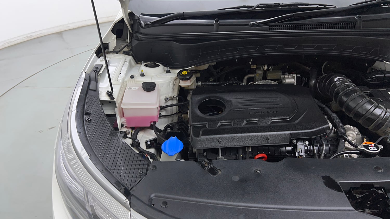 Used 2024 Kia Seltos HTE 1.5 Diesel MT Diesel Manual engine ENGINE RIGHT SIDE VIEW