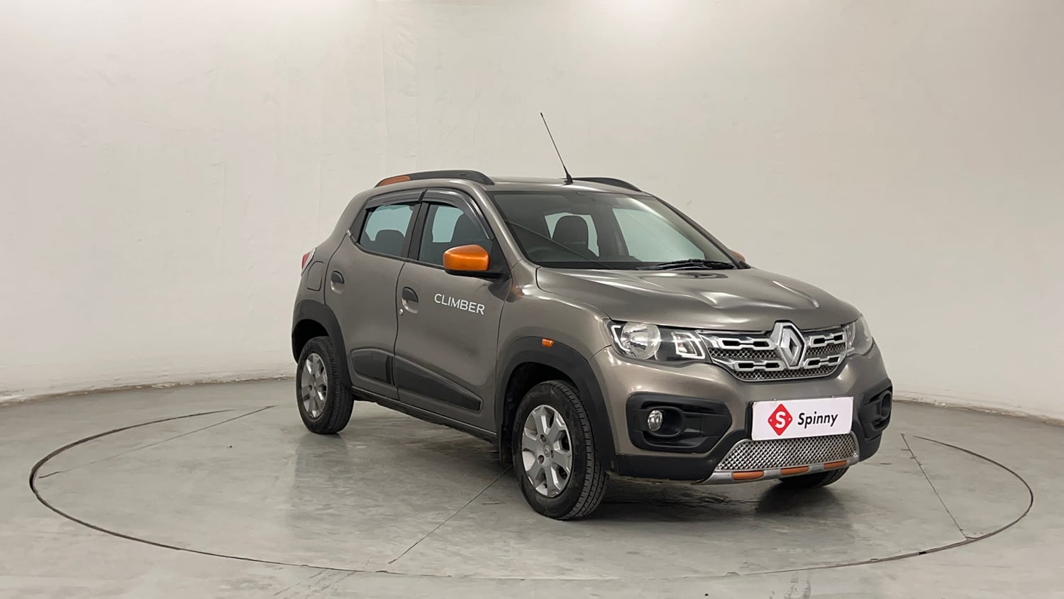 Used 2017 Renault Kwid CLIMBER 1.0 Petrol Manual exterior RIGHT FRONT CORNER VIEW
