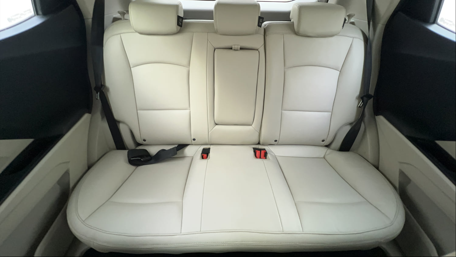 Used 2022 Mahindra XUV 300 W8 (O) 1.2 Petrol Petrol Manual interior REAR SEAT CONDITION VIEW