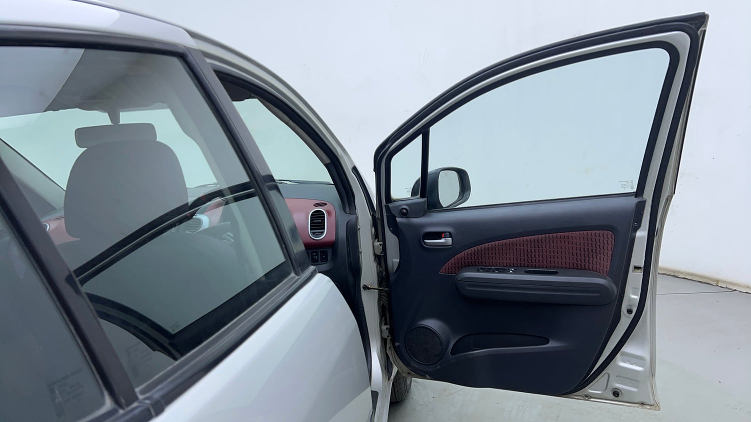 Used 2014 Maruti Suzuki Ritz Vxi BS-IV Petrol Manual interior RIGHT FRONT DOOR OPEN VIEW