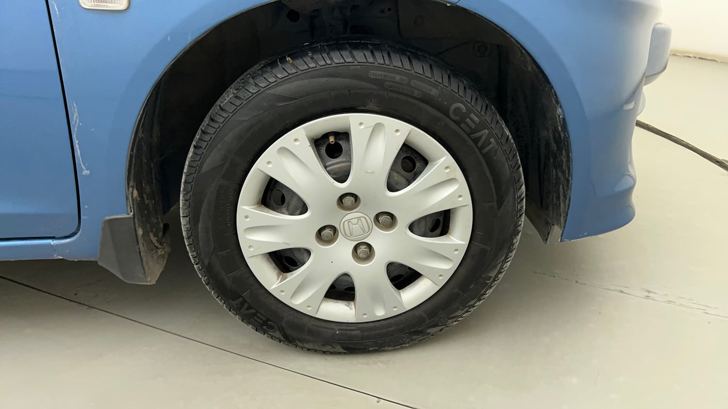 Used 2014 Honda Amaze 1.2 S i-VTEC Petrol Manual tyres RIGHT FRONT TYRE RIM VIEW
