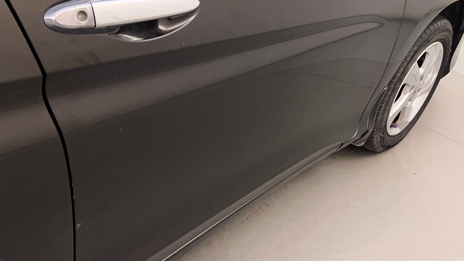Used 2016 Honda City V Petrol Manual dents MINOR SCRATCH